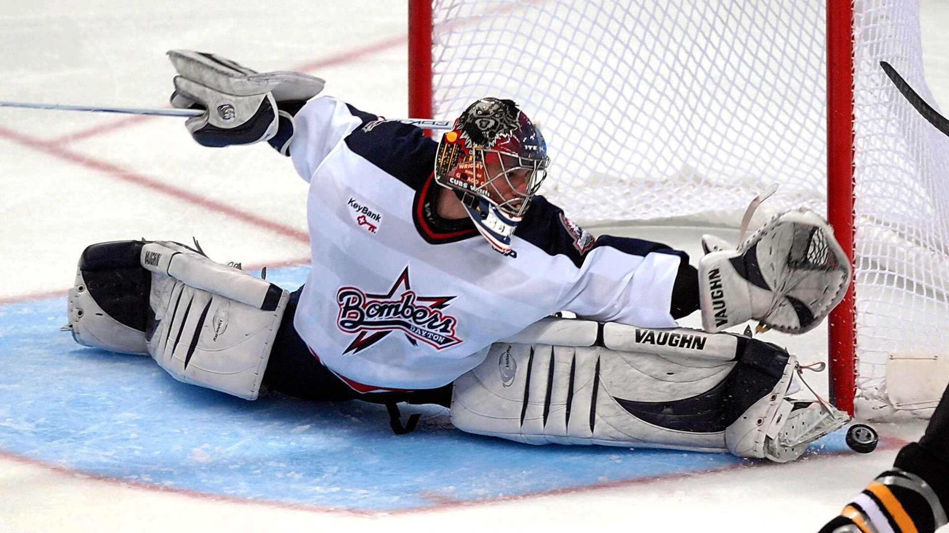 “快艇冲浪:马鞍山赛场上演极速水上飞跃”